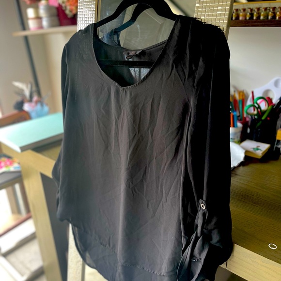 🌸 Versatile Black Blouse | Day-to-Night Staple | Size M - Picture 3 of 4